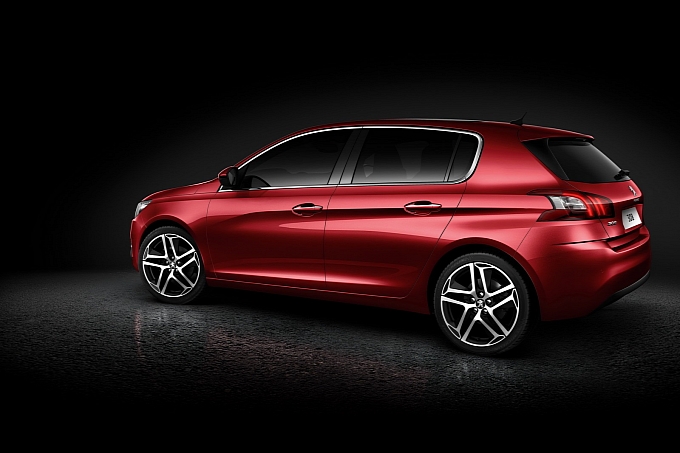new-peugeot-308-is-the-2014-european-car-of-the-year-medium 3
