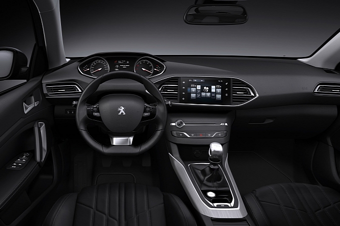 new-peugeot-308-is-the-2014-european-car-of-the-year-medium 4