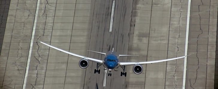 new boeing 787 9 dreamliner taking off vertically is amazing