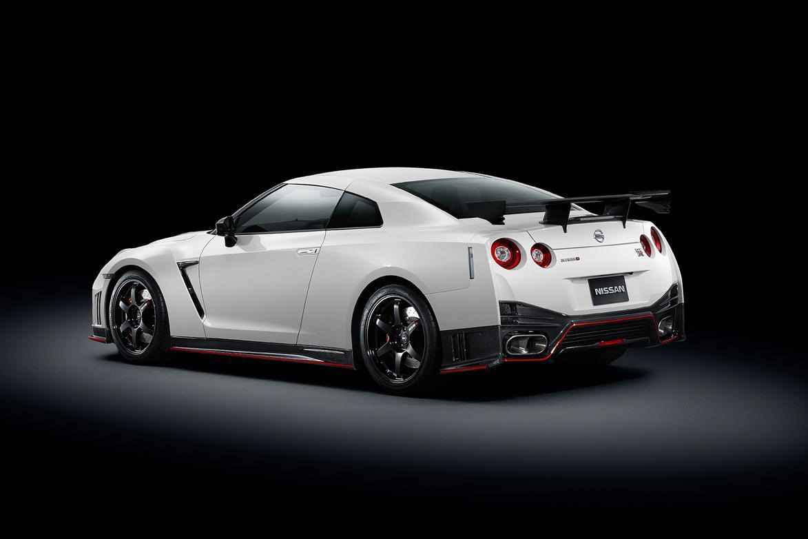 Nissan-GT-R-Nismo-2