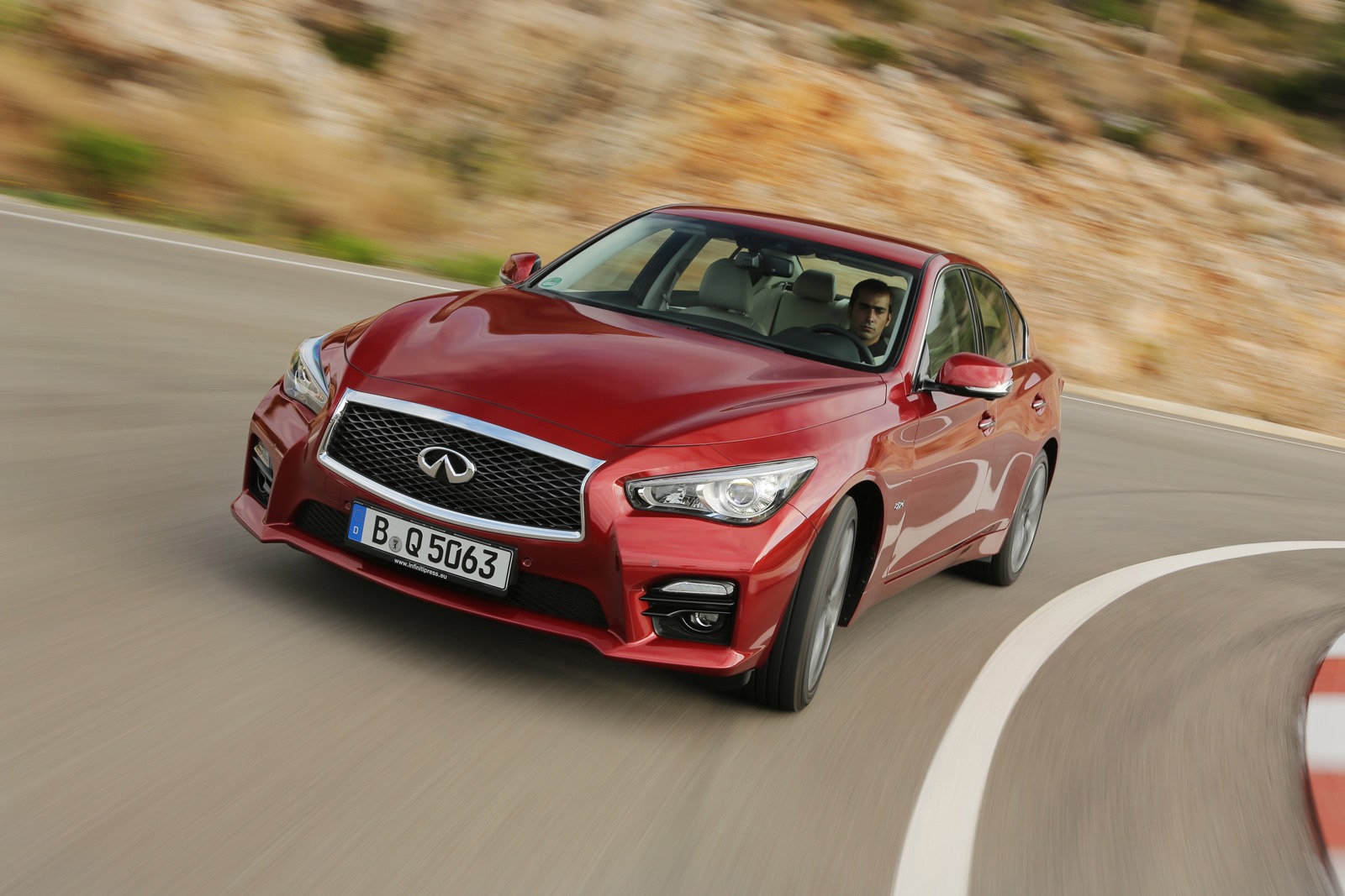 Infiniti-Q50-1