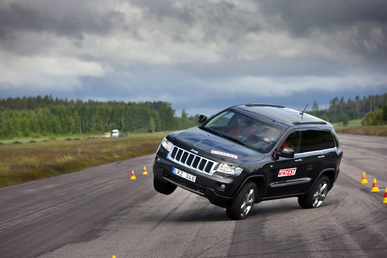 Jeep Grand Cherokee test łosia 2012