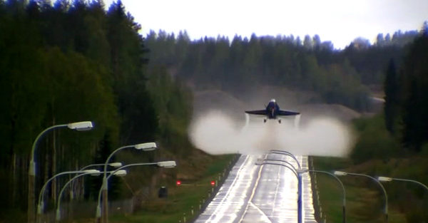 take-off-road-f-18-hornet