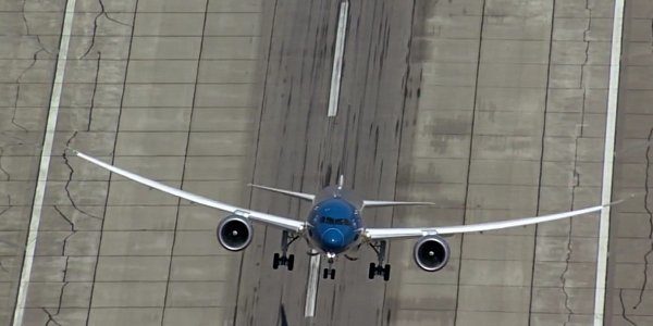 new boeing 787 9 dreamliner taking off vertically is amazing