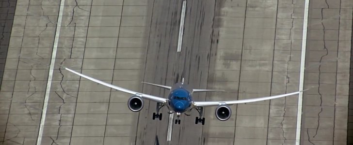 new boeing 787 9 dreamliner taking off vertically is amazing