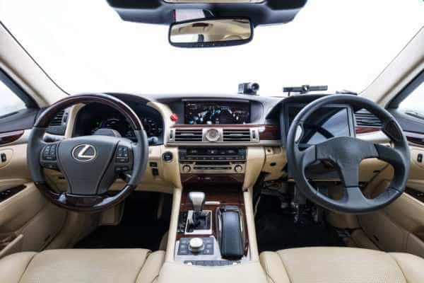 Lexus LS 600hL bez kierowcy